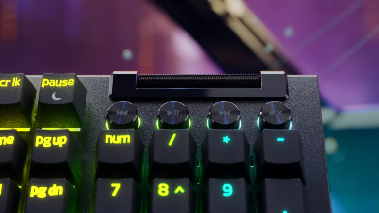Razer BlackWidow V4 Pro Gaming Tastatur (grüne Switches)_7