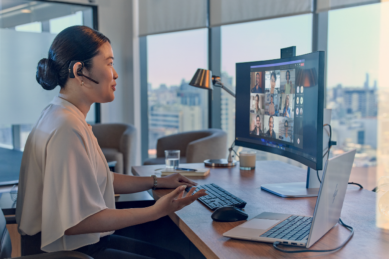 HP EliteBook 8 G1i 16 – Produkt in Nutzung – Telefonkonferenz_2