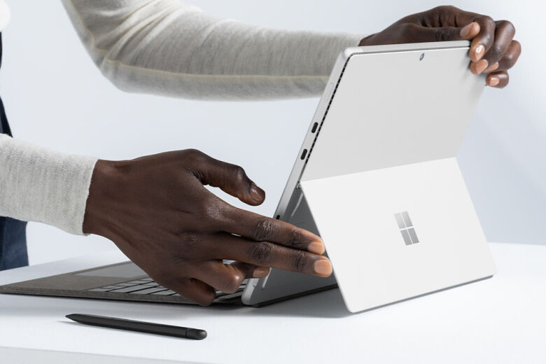 Microsoft Surface Pro Keyboard mit Stiftaufbewahrung - sapphire_5