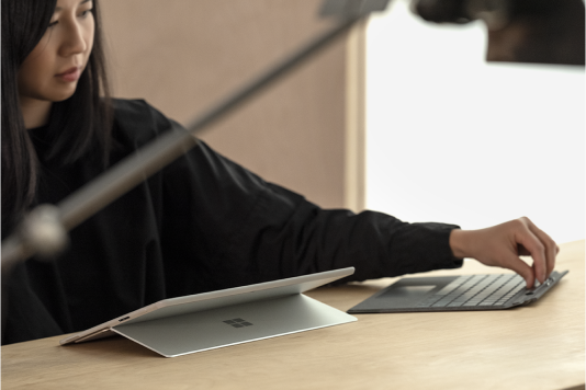 Microsoft Surface Pro Keyboard mit Stiftaufbewahrung - sapphire_3