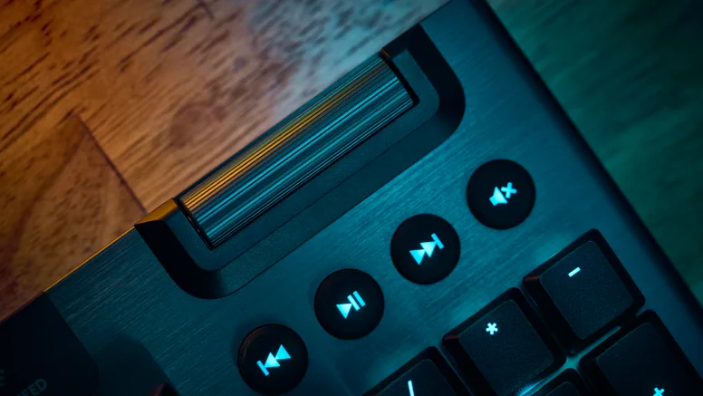 Logitech Gaming G915X Lightspeed Tactile Gaming Tastatur_6